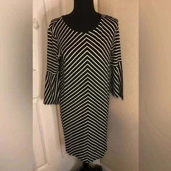 Creation Dresses & Skirts - 🤍🖤Black and white striped dress by Creation size 6P🖤🤍